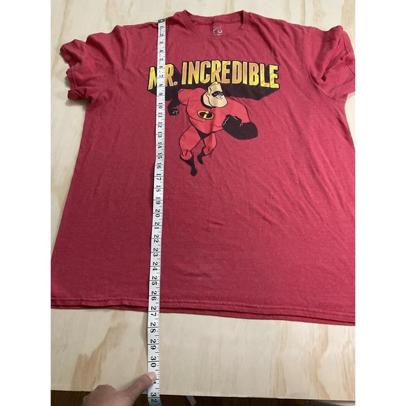 The Incredibles Adult Large T-Shirt - Running Mr. Incredible Under Name Logo - Picture 5 of 5